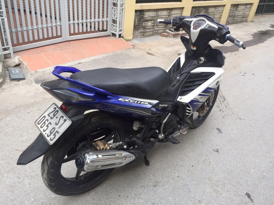 Exciter 135cc màu xanh trắng gp côn tay 2012 nguyên bản