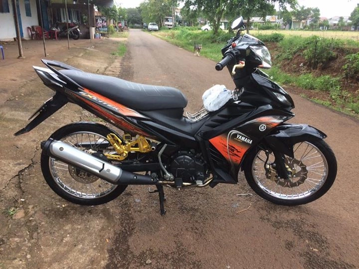 Exciter 135cc với phong cách đen cam đầy tính thẩm mỹ