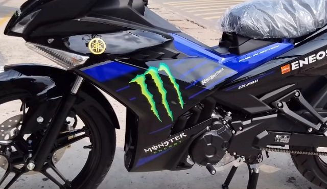 Exciter 150 2019 ra mắt phiên bản monster energy trên đường đua motogp