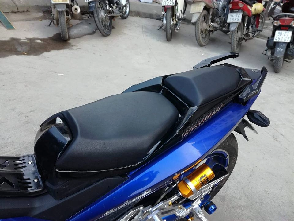 Exciter 150 độ hầm hố với loạt option đồ chơi kiểng của biker hà nội