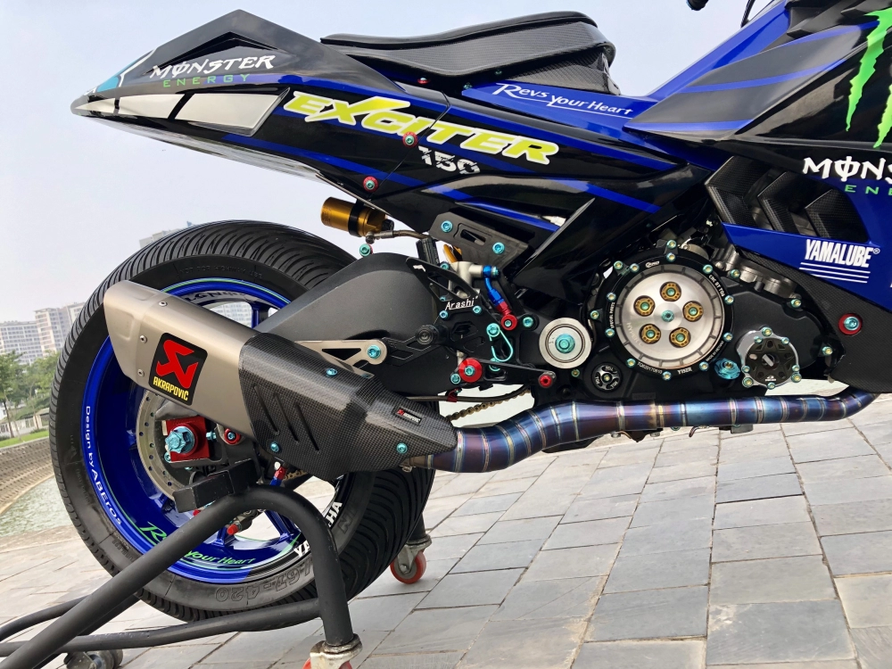 Exciter 150 độ hóa thân thành siêu phẩm yamaha r1m trên đất việt