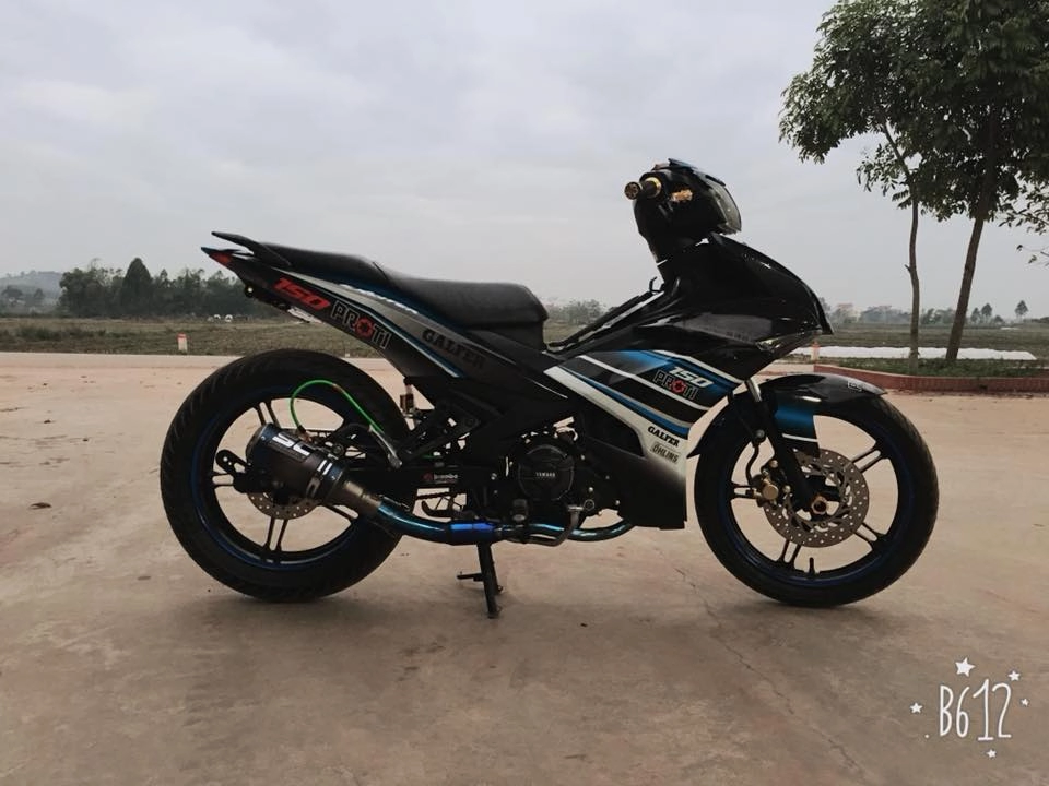 Exciter 150 độ khoe mông trá hình ở cây xăng của biker bắc ninh