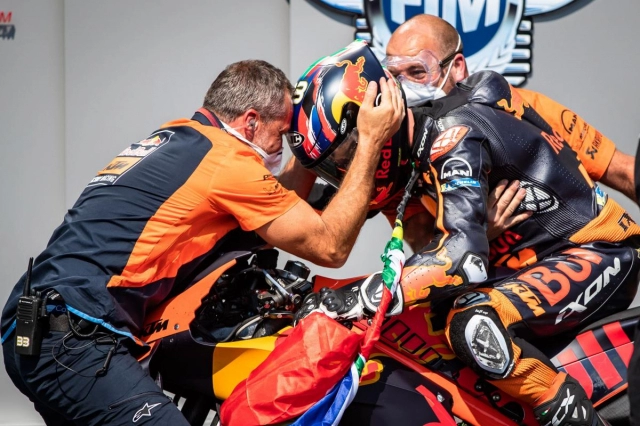 Fabio quartararo trở lại bục vinh quang với chiến thắng tại catalunya motogp