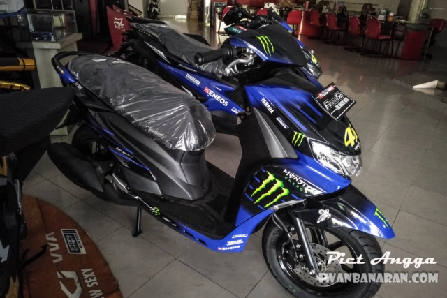 Freego 125 2019 xuất hiện với bộ cánh monster energy tại đại lý