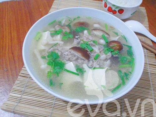 Giản dị canh thịt băm nấu nấm