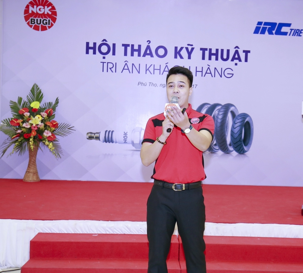 Hãng lốp xe irc và bugi ngk tri ân kỹ thuật viên xe máy tại phú thọ