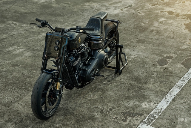 Harley-davidson street bob tùy chỉnh đặc biệt từ rough crafts với biệt danh tarmac raven