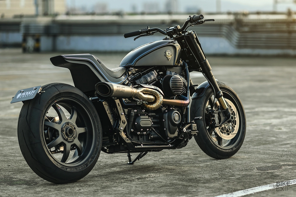 Harley-davidson street bob tùy chỉnh đặc biệt từ rough crafts với biệt danh tarmac raven