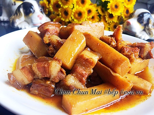 Hết sạch nồi cơm với thịt ba chỉ kho măng chua đậm đà