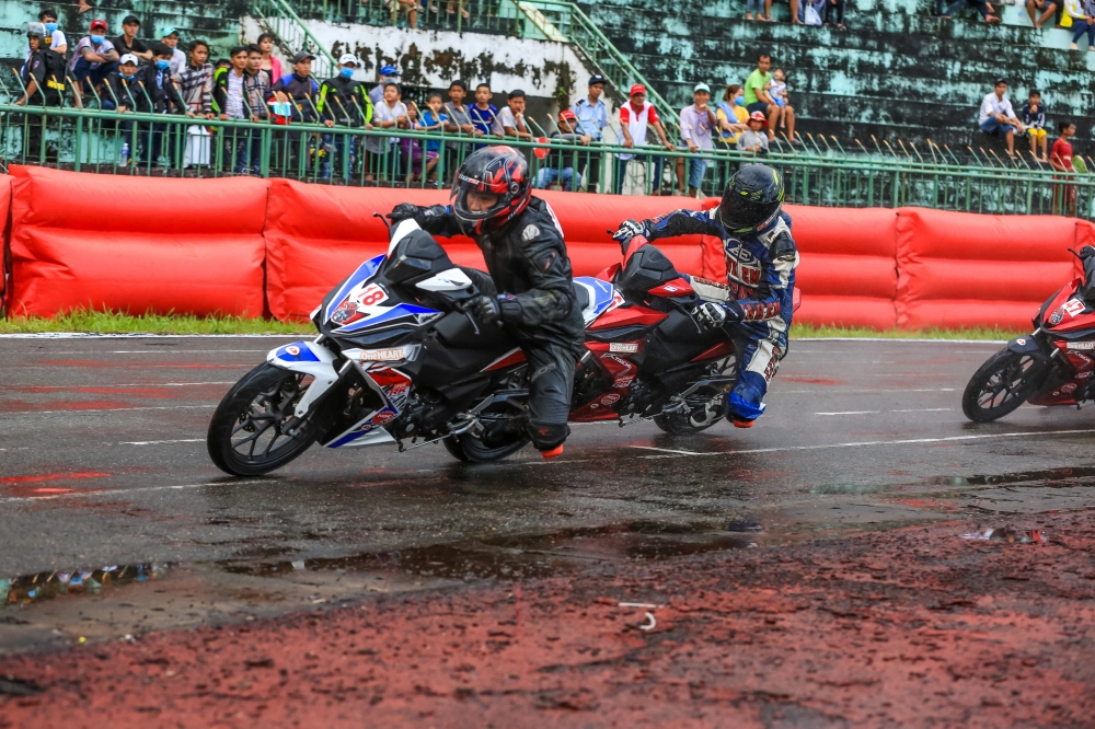 hình ảnh winner 150 đua xe trong ngày mưa tại svđ đồng tháp