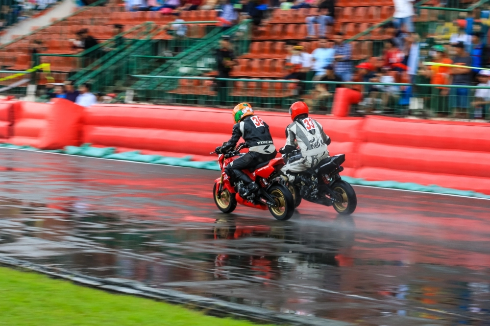 hình ảnh winner 150 đua xe trong ngày mưa tại svđ đồng tháp