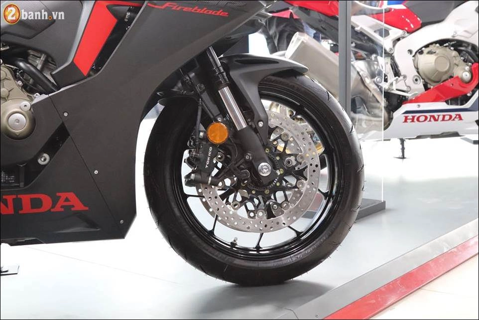 Honda cbr1000rr fireblade 2018 giá 560 triệu vnd tại showroom honda moto việt nam