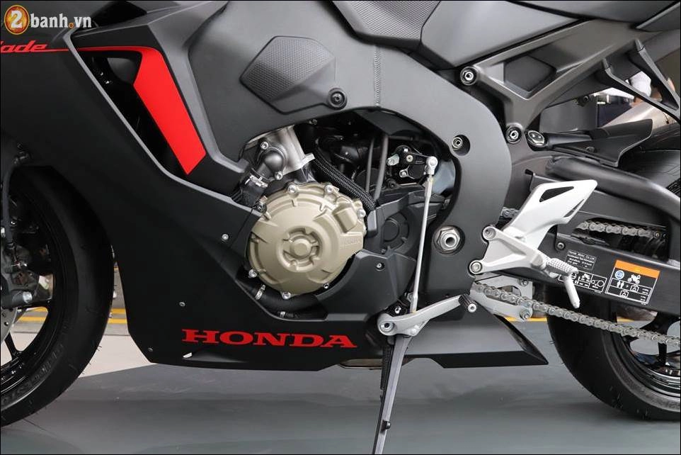 Honda cbr1000rr fireblade 2018 giá 560 triệu vnd tại showroom honda moto việt nam