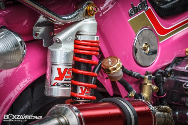 Honda chaly độ siêu nhân hồng được nâng cấp động cơ siêu mạnh