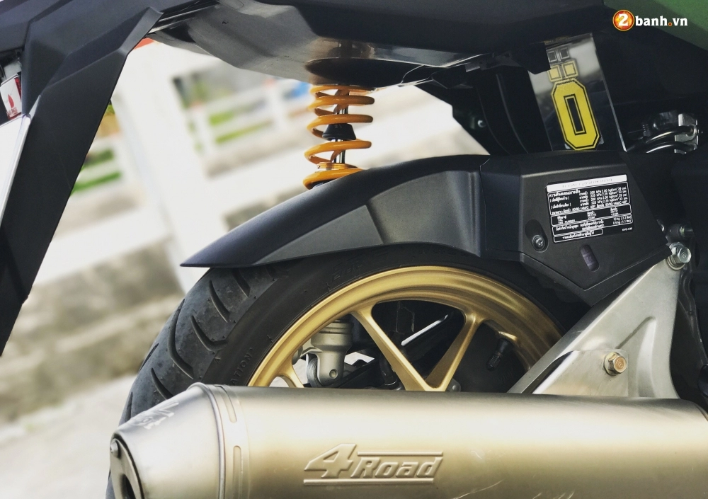 Honda click 125i độ chất với đồ chơi hàng hiệu của biker đồng nai