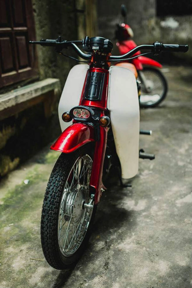 Honda cub 81 độ sự lột xác ngoạn mục mang đậm chất cổ của biker hà thành