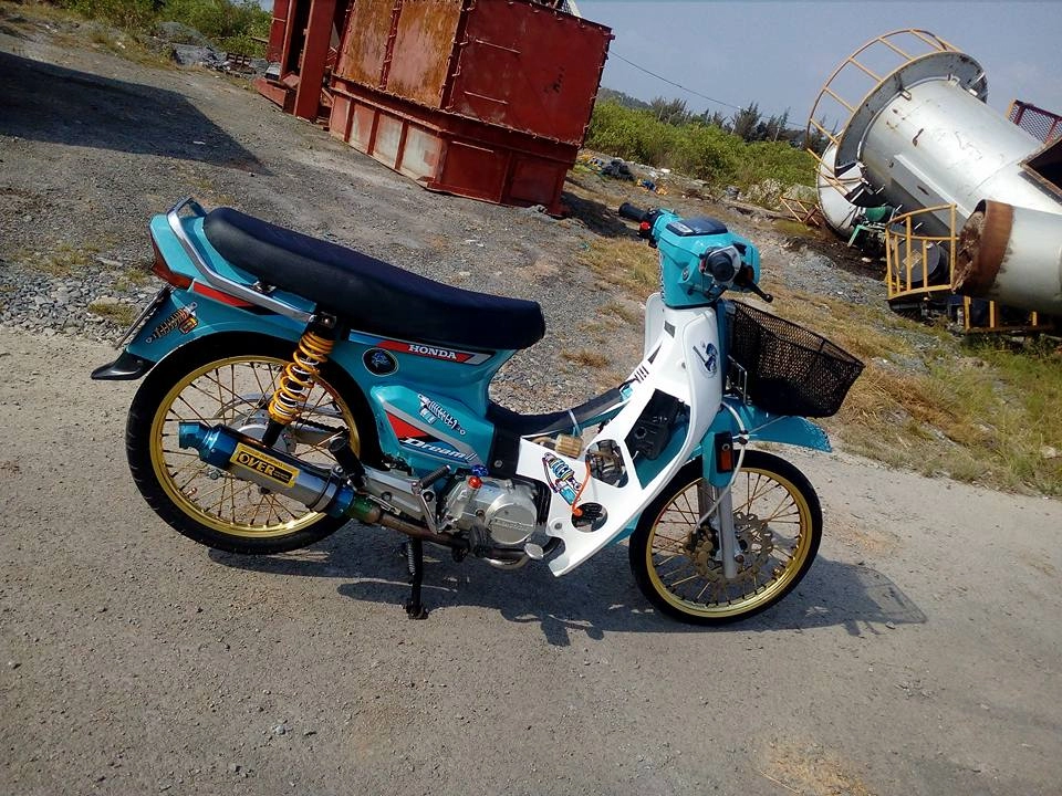 Honda dream độ lột xác mạnh mẽ với option đồ chơi đẳng cấp