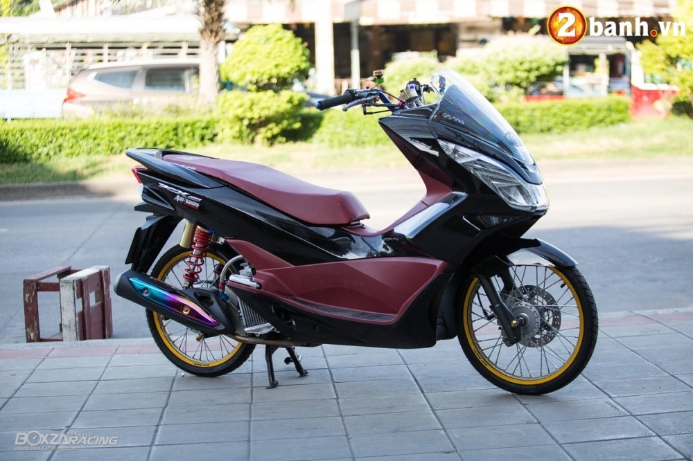 Honda pcx 150 độ ấn tượng với đôi chân siêu mỏng của biker nước bạn