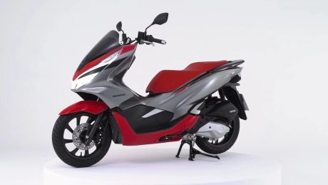 Honda pcx 2019 bổ sung thêm màu mới với phong cách siêu nhân điên quang