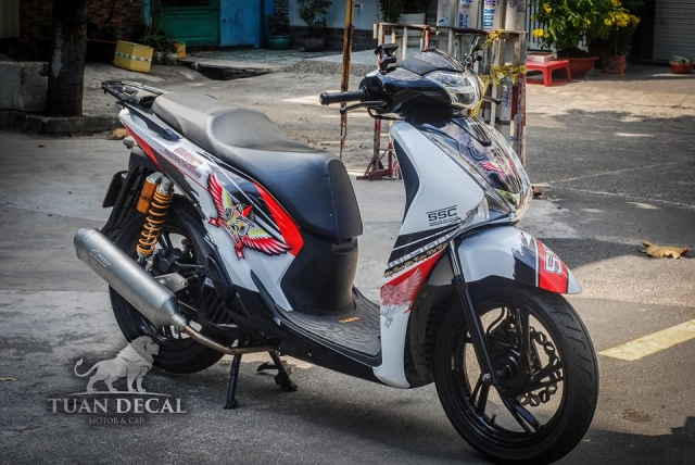 Honda sh150 lột xác với bộ tem mang đậm phong cách riêng biệt