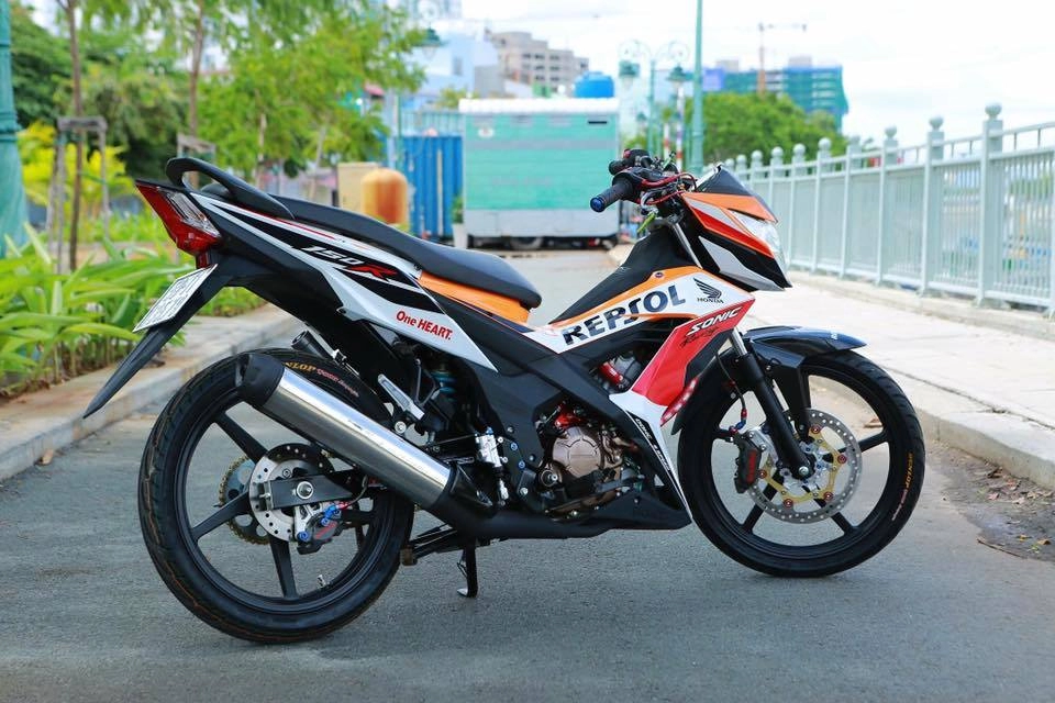 Honda sonic 150 vẻ đẹp được khai sáng toàn diện với loạt option khủng