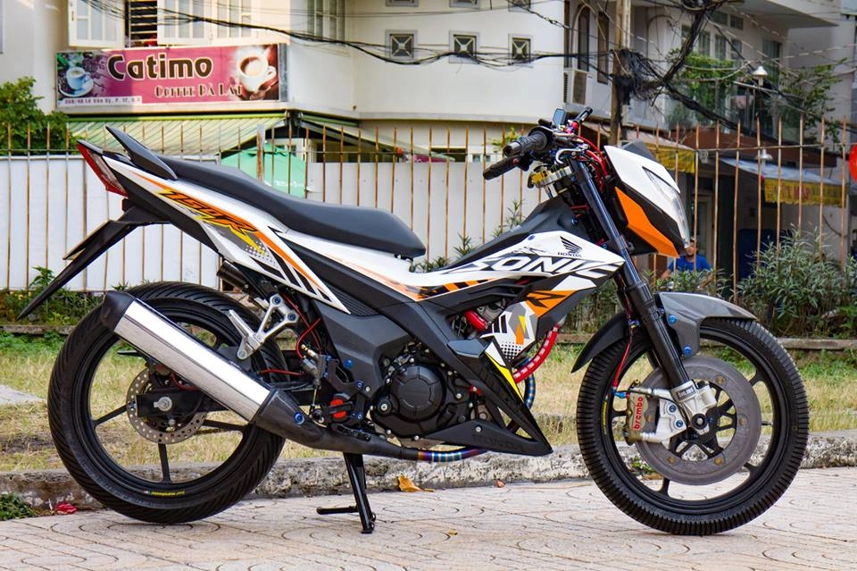 Honda sonic 150r độ cực khủng với khối đồ chơi hoàng tộc của biker việt