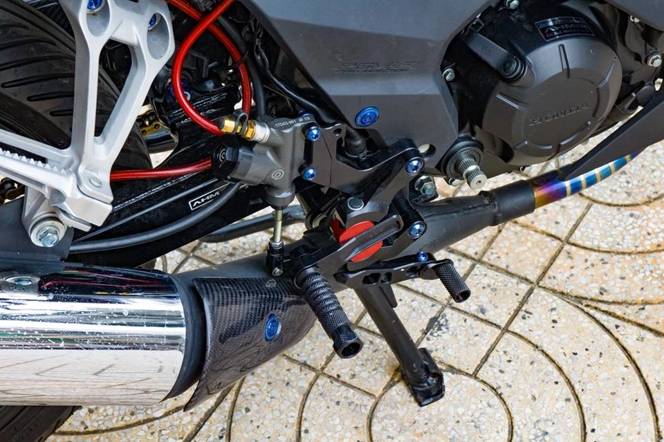 Honda sonic 150r độ cực khủng với khối đồ chơi hoàng tộc của biker việt