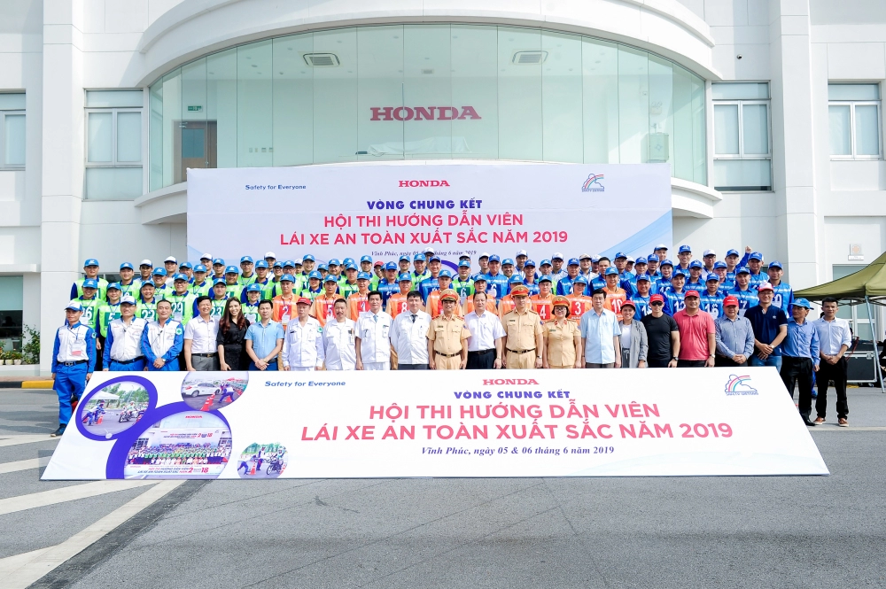 Honda việt nam tổ chức hội thi hướng dẫn viên lái xe an toàn xuất sắc năm 2019