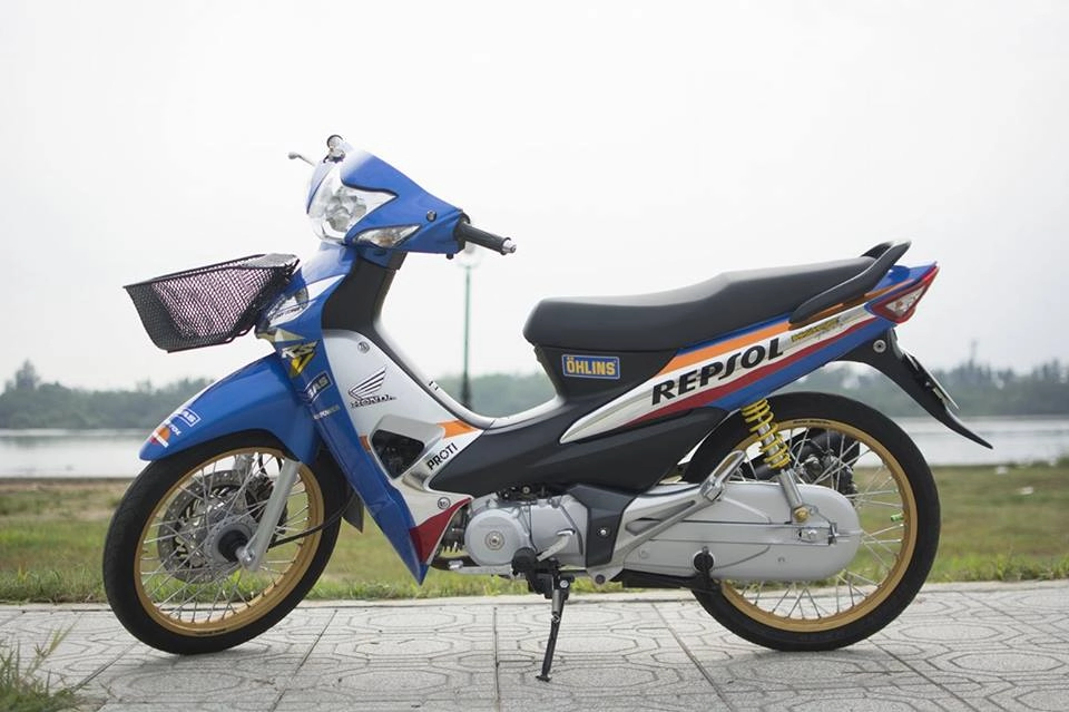 Honda wave 100 phiên bản repsol blue chrome phá cách khá nhẹ nhàng và mạnh mẽ của bạn trẻ sài thành