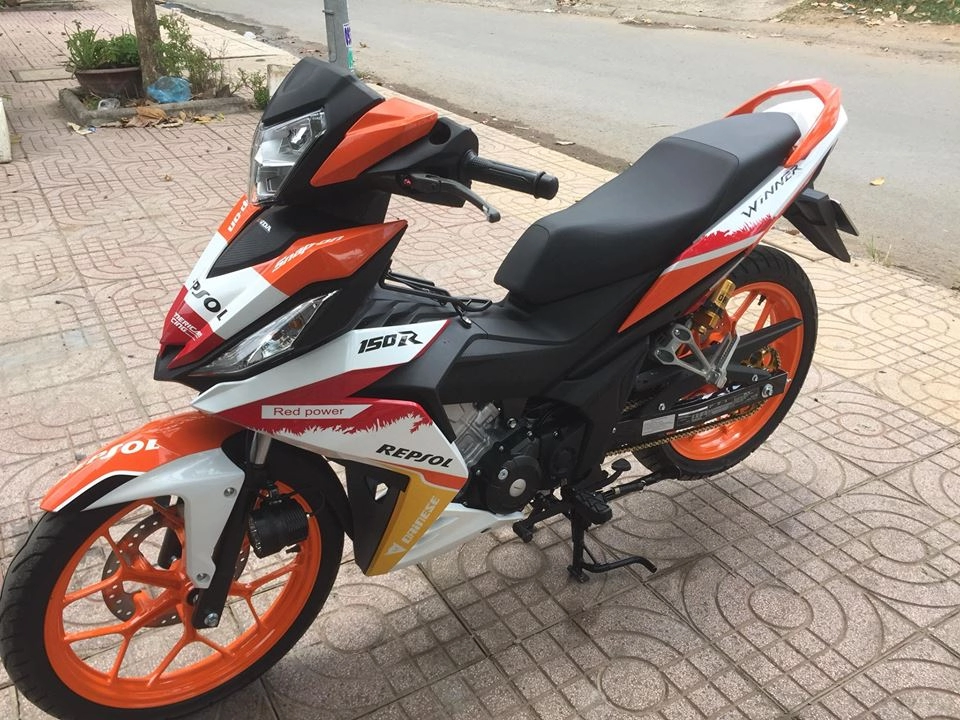 Honda winner 150 phong cách repsol của chàng biker sài gòn