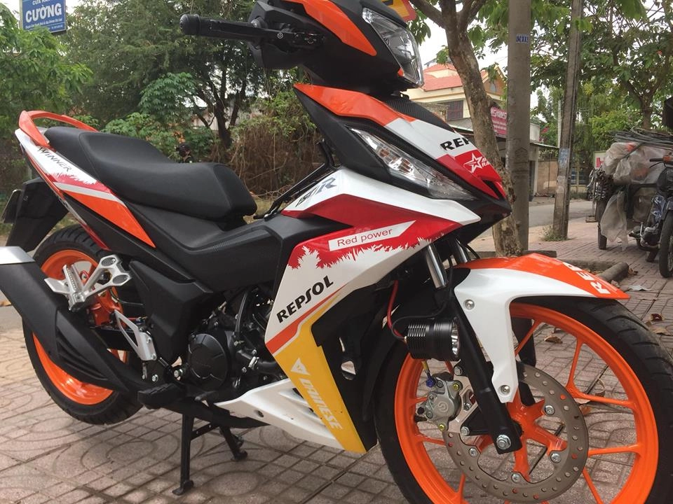 Honda winner 150 phong cách repsol của chàng biker sài gòn