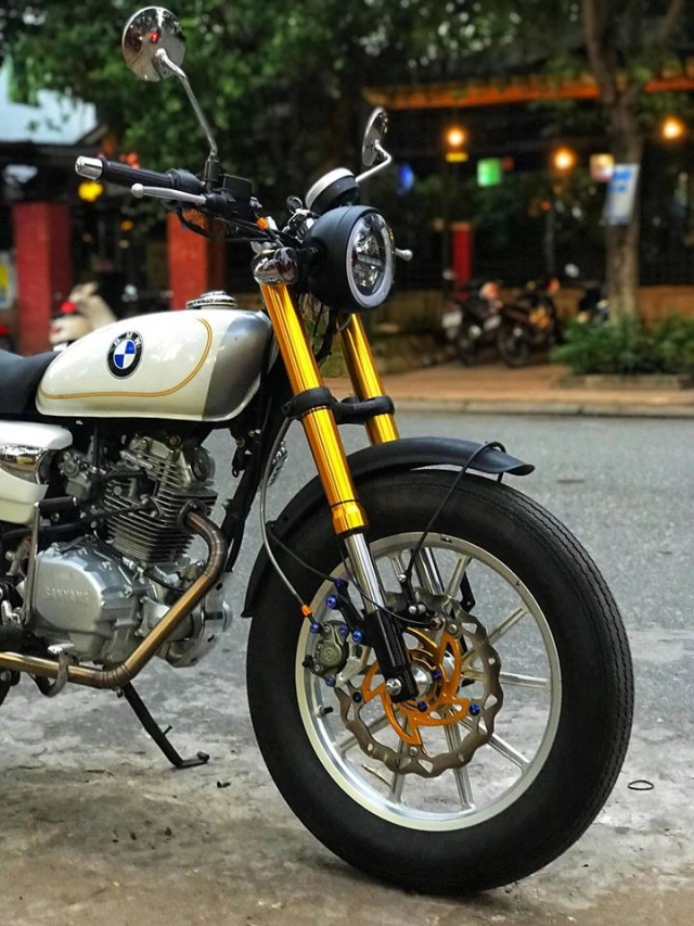 Husky classic 125 đô phong cach bmw vơi dan chân khiên ngươi xem kho thơ