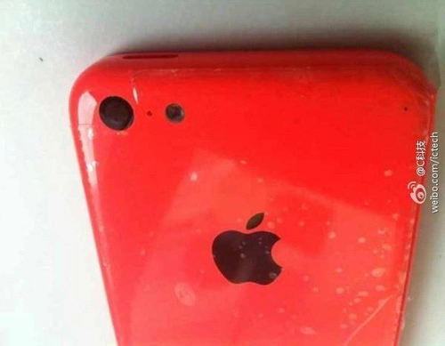 Iphone 5c thêm bản màu đỏ giá 490 usd