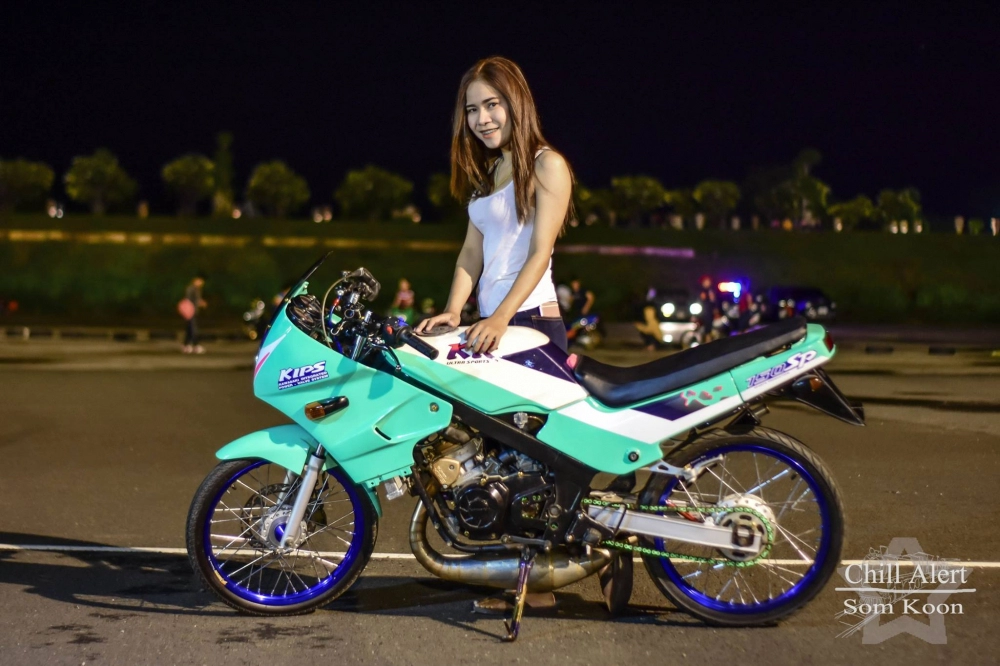 Kawasaki kips 150 độ so kè cùng bóng hồng sexy trên đất thái