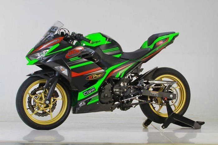 Kawasaki ninja 250 độ gây mê build theo phong cách racing