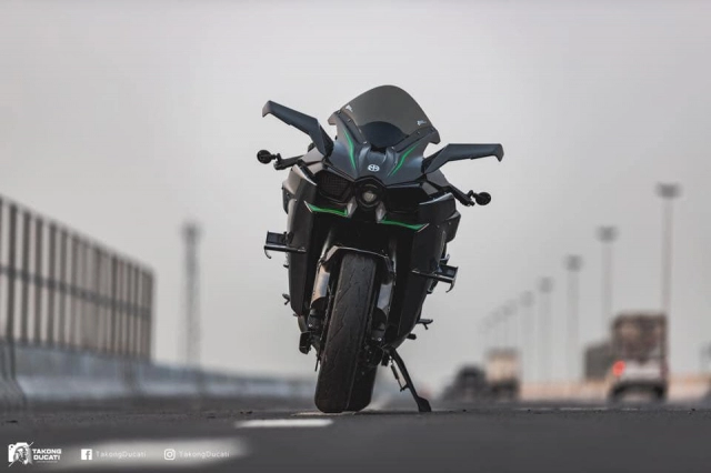 Kawasaki ninja h2 lột xác thành phiên bản đường đua h2r