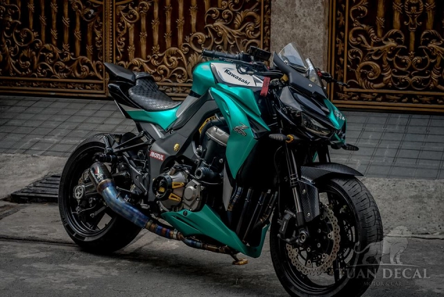 Kawasaki z1000 độ ấn tượng với phong cách tem đấu xanh lục bảo