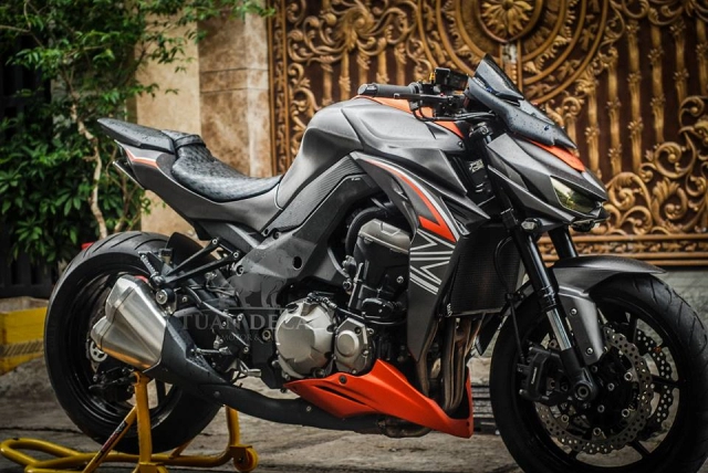 Kawasaki z1000 gã quái vật mạnh mẽ trên đất việt với sticker full nhôm xước