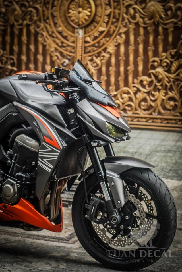 Kawasaki z1000 gã quái vật mạnh mẽ trên đất việt với sticker full nhôm xước