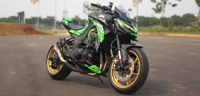 Kawasaki z1000 sặc sỡ với phong cách đại bàng xuống núi