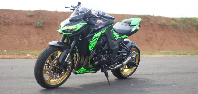 Kawasaki z1000 sặc sỡ với phong cách đại bàng xuống núi