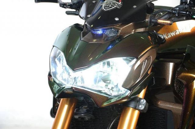Kawasaki z900 độ tông màu lạ cùng dàn đồ chơi siêu khủng