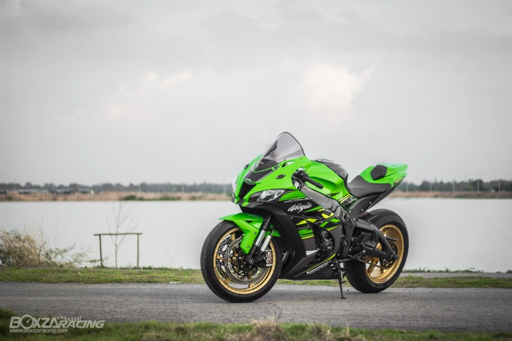 Kawasaki zx-10r độ khổng lồ xanh đến từ xứ sở chùa vàng