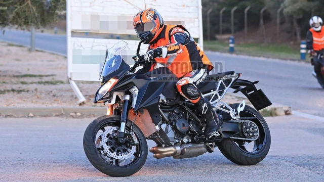 Ktm 1290 super duke gt 2021 rò rỉ thử nghiệm sẵn sàng ra mắt thực tế