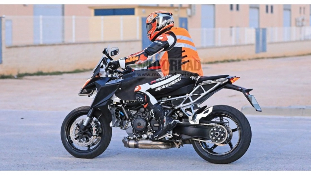 Ktm 1290 super duke gt 2021 rò rỉ thử nghiệm sẵn sàng ra mắt thực tế