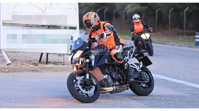 Ktm 1290 super duke gt 2021 rò rỉ thử nghiệm sẵn sàng ra mắt thực tế