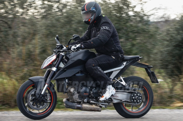 Ktm 1290 super duke r 2019 được công bố với nhiều thay đổi