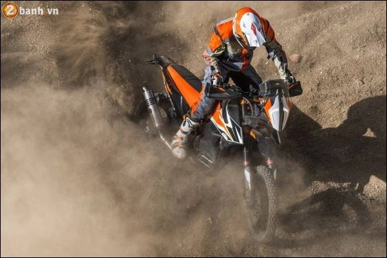 Ktm 790 adventure lộ diện bản concept trên đường đua thử