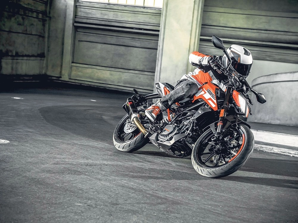 Ktm ra mắt 125 duke và 250 duke phiên bản mới 2017