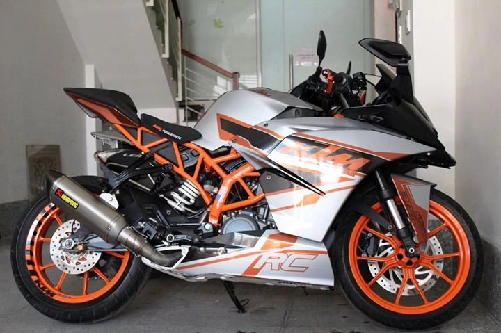 Ktm rc 390 độ pô akrapovic và mang nhiều chi tiết đẹp mắt